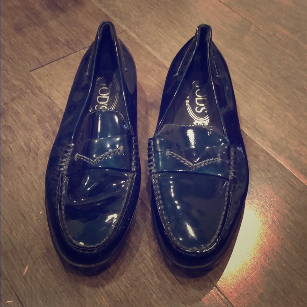 Tod’s patent leather loafers in turquoise-blue